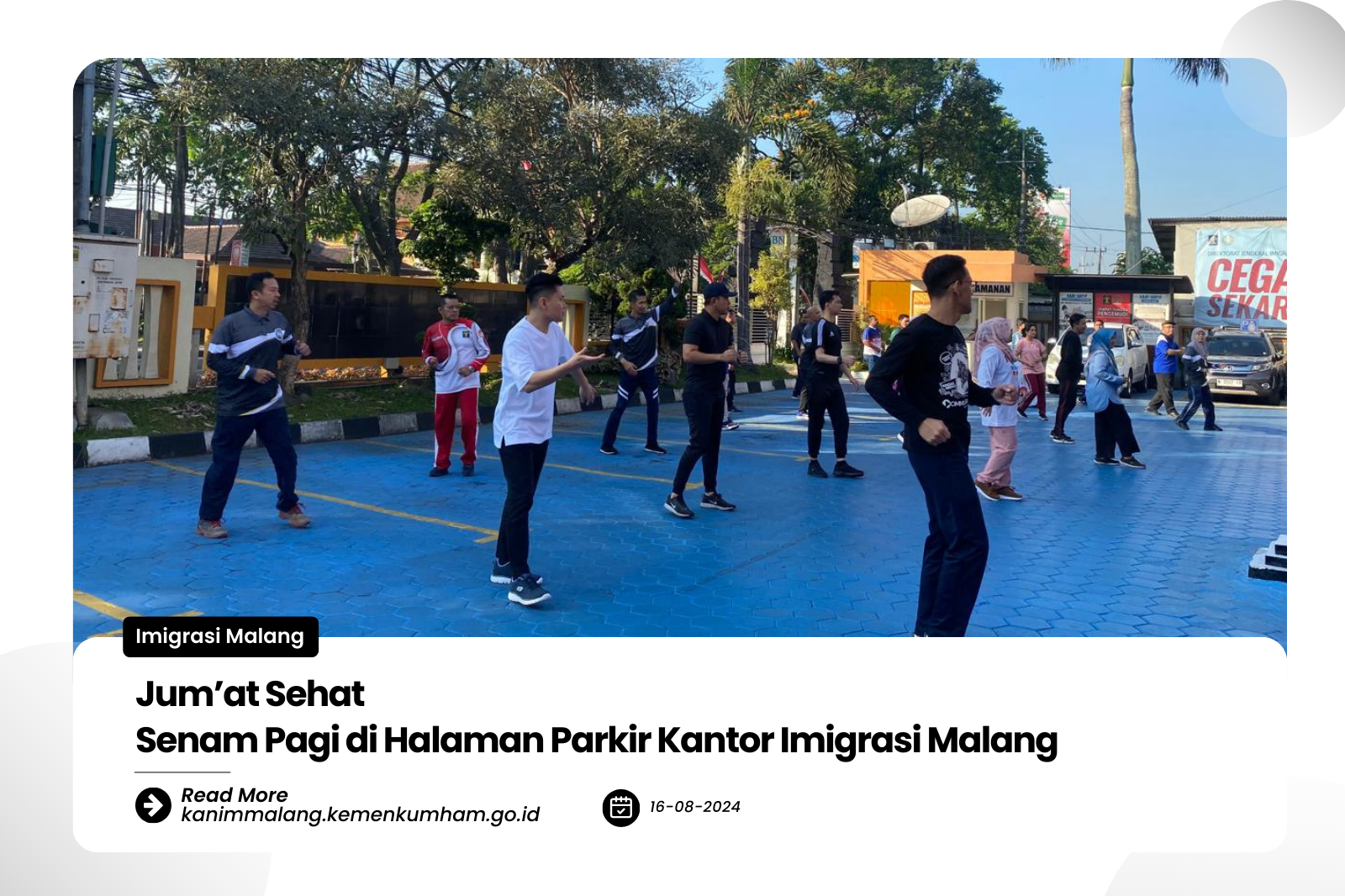 Jumat Sehat Senam Pagi di Halaman Parkir Kantor